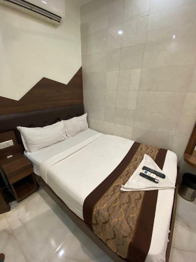 Hotel Palace Residency Near Lokmanya Tilak Terminus Мумбаи Экстерьер фото