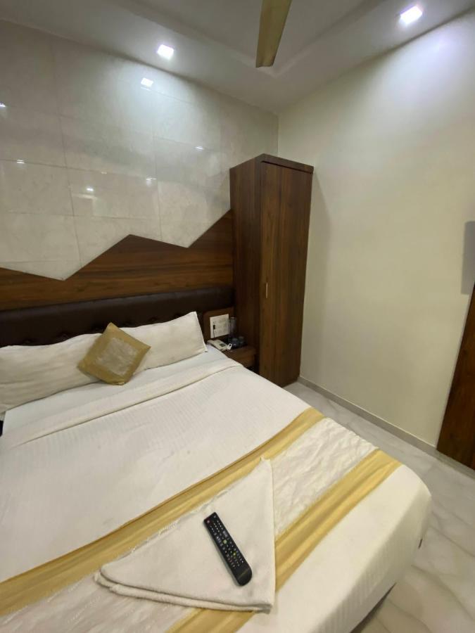 Hotel Palace Residency Near Lokmanya Tilak Terminus Мумбаи Экстерьер фото