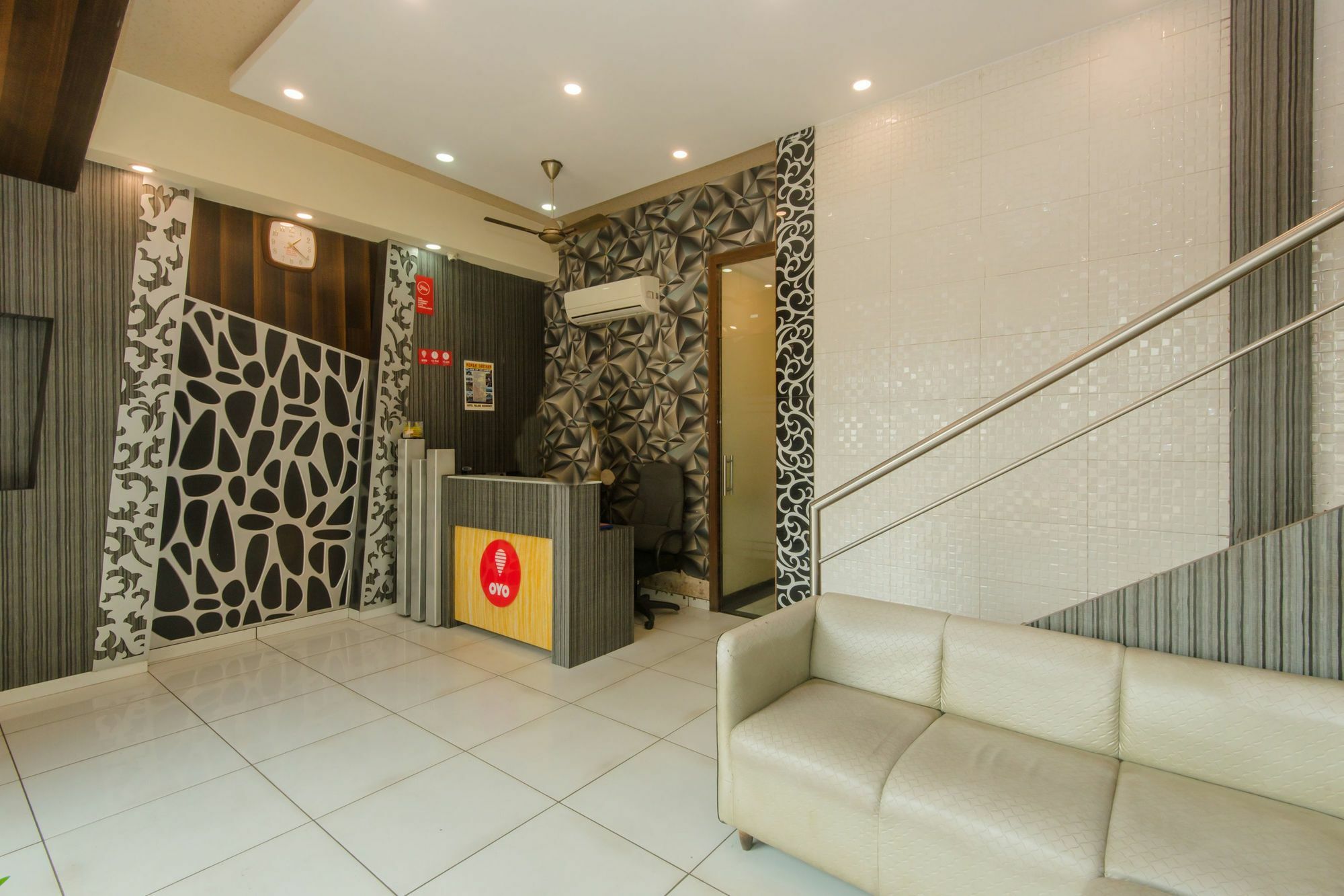 Hotel Palace Residency Near Lokmanya Tilak Terminus Мумбаи Экстерьер фото