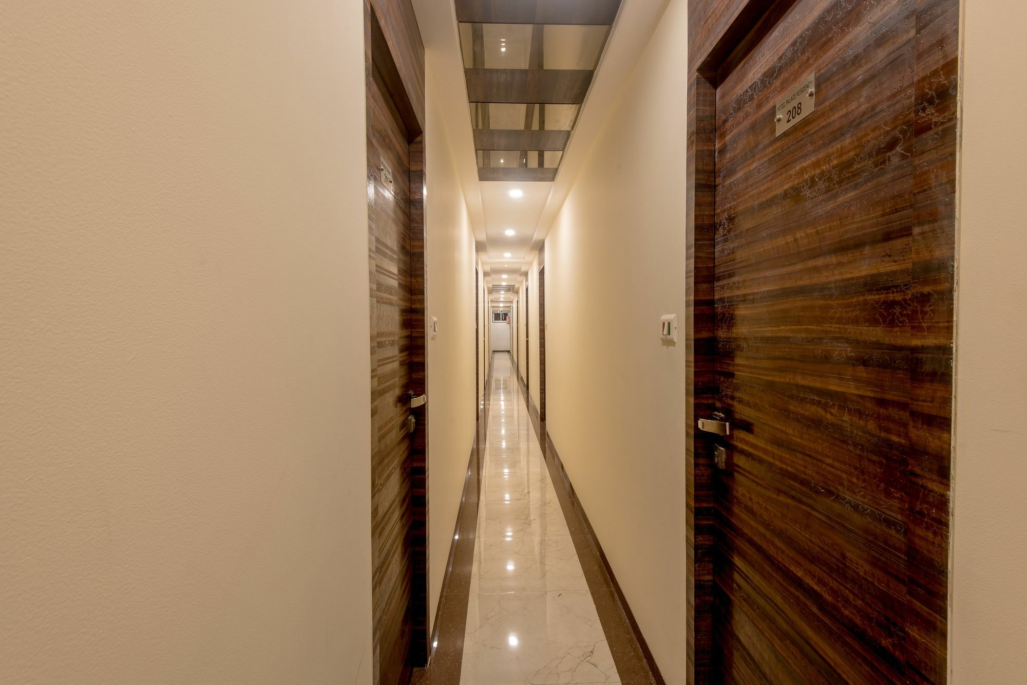 Hotel Palace Residency Near Lokmanya Tilak Terminus Мумбаи Экстерьер фото